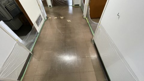 床の剥離作業